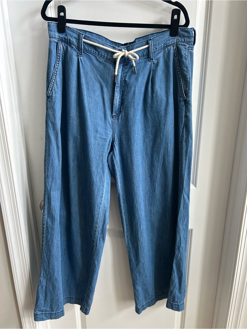 Old Navy Women's Light Blue Wide-Leg Drawstring Jeans